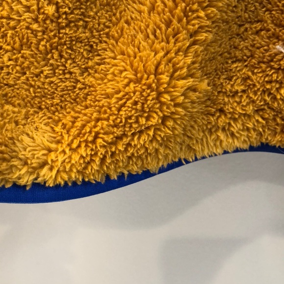 Cute Nike mustard colored cropped pullover - Picture 3 of 4